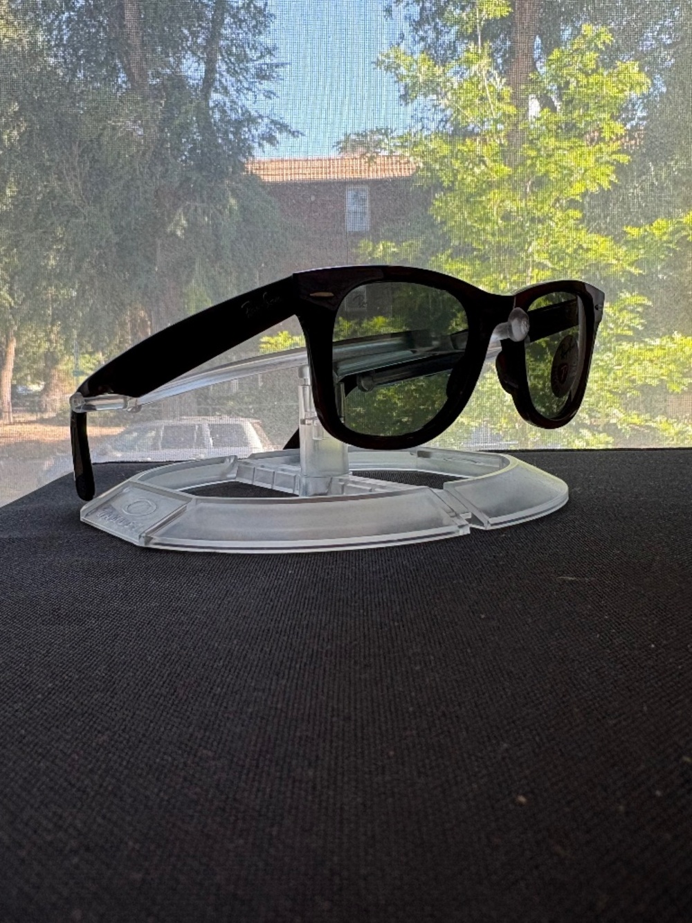 Ray-Ban Original Wayfarer polarized sunglasses (RB2140). Black frame/green lens